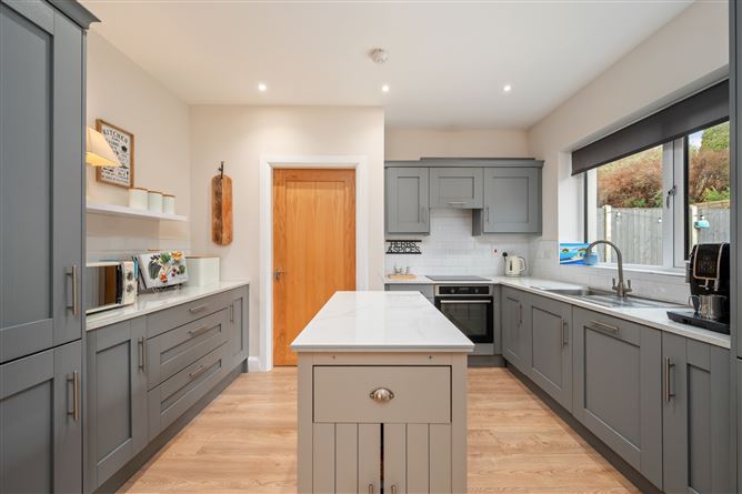 https://photos-a.propertyimages.ie/media/3/6/3/4982363/38057b11-093e-41a3-a2c8-600c3dc06fbf_l.jpg