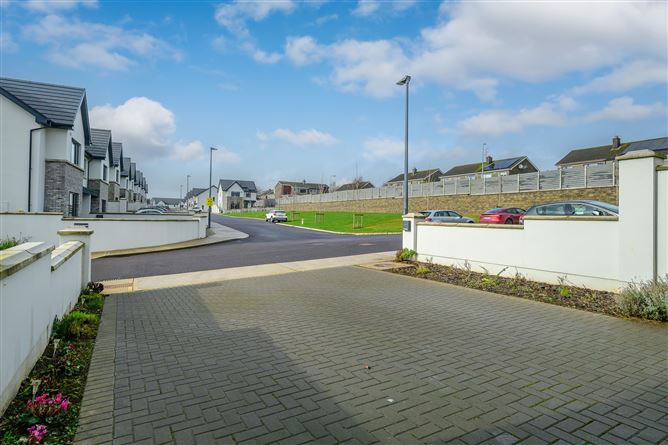 https://photos-a.propertyimages.ie/media/3/6/3/4982363/38057b11-093e-41a3-a2c8-600c3dc06fbf_l.jpg