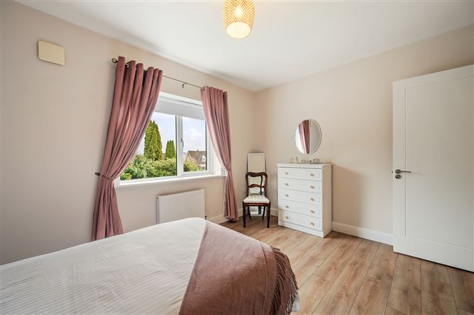 https://photos-a.propertyimages.ie/media/3/6/3/4982363/38057b11-093e-41a3-a2c8-600c3dc06fbf_l.jpg