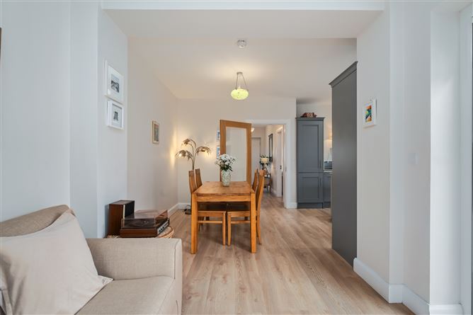 https://photos-a.propertyimages.ie/media/3/6/3/4982363/38057b11-093e-41a3-a2c8-600c3dc06fbf_l.jpg