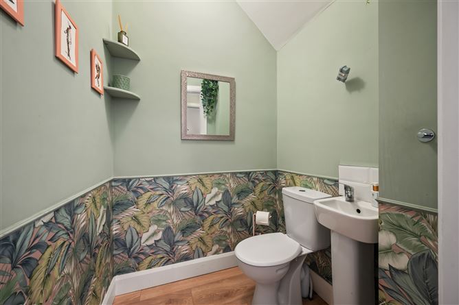 https://photos-a.propertyimages.ie/media/3/6/3/4982363/38057b11-093e-41a3-a2c8-600c3dc06fbf_l.jpg