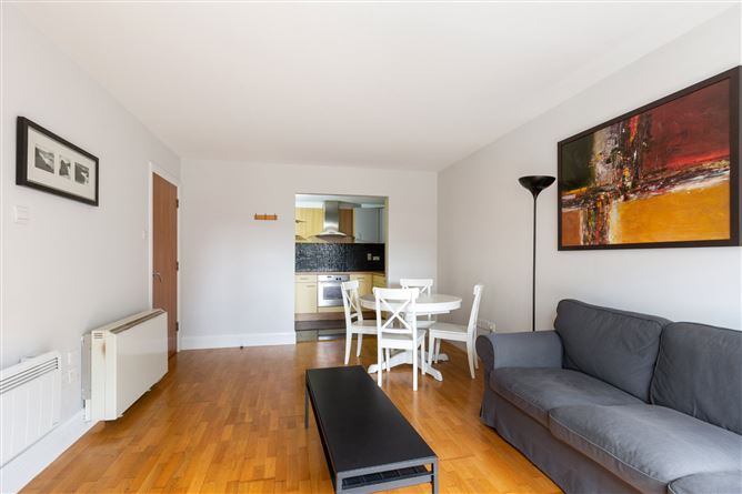 81 Adelaide Square, Whitefriar Street, Dublin 8