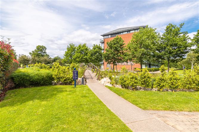 2 Levmoss Hall, Leopardstown, Dublin 18