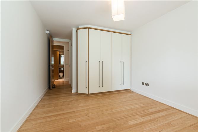 2 Levmoss Hall, Leopardstown, Dublin 18