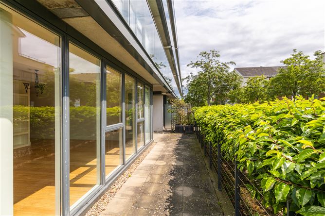 2 Levmoss Hall, Leopardstown, Dublin 18