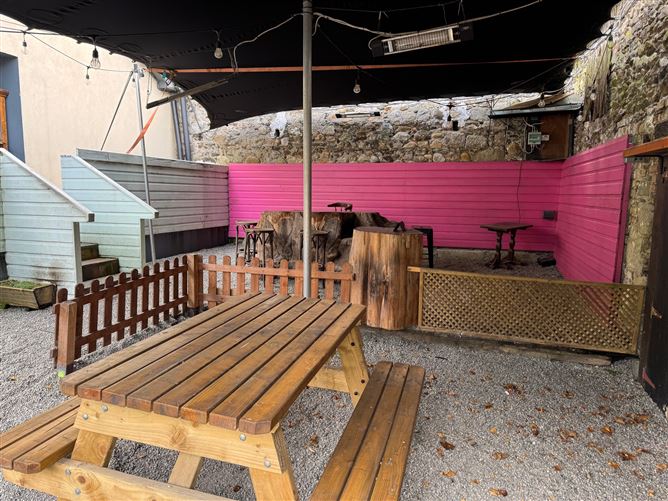 Lizzie Keogh`s Bar & Yard, Weaver`s Square, Baltinglass, Wicklow