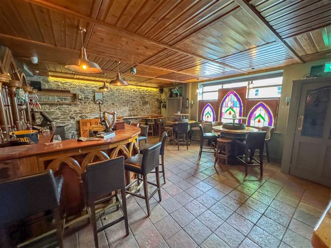 Lizzie Keogh`s Bar & Yard, Weaver`s Square, Baltinglass, Wicklow