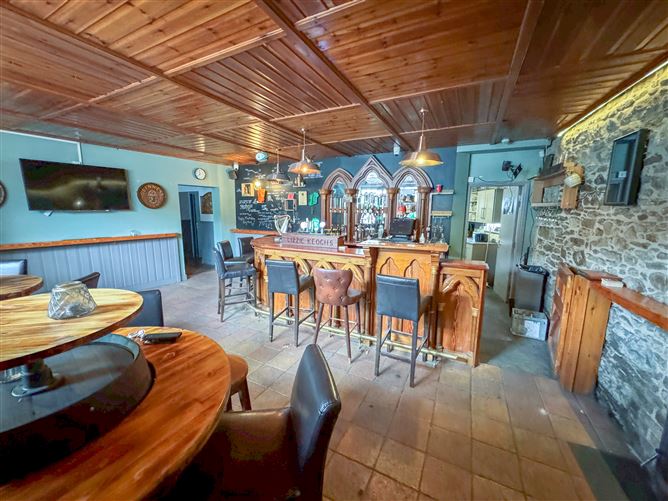 Lizzie Keogh`s Bar & Yard, Weaver`s Square, Baltinglass, Wicklow