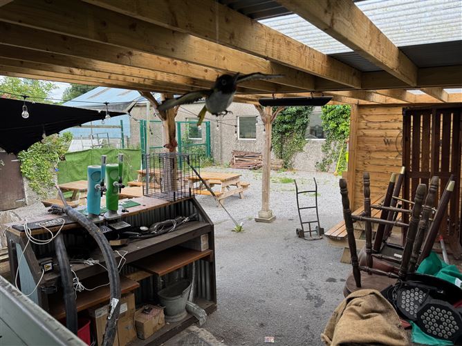 Lizzie Keogh`s Bar & Yard, Weaver`s Square, Baltinglass, Wicklow