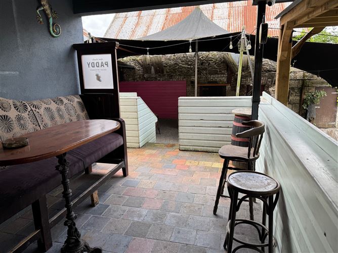 Lizzie Keogh`s Bar & Yard, Weaver`s Square, Baltinglass, Wicklow