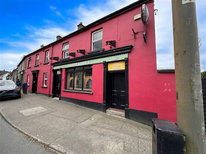 Lizzie Keogh`s Bar & Yard, Weaver`s Square, Baltinglass, Wicklow