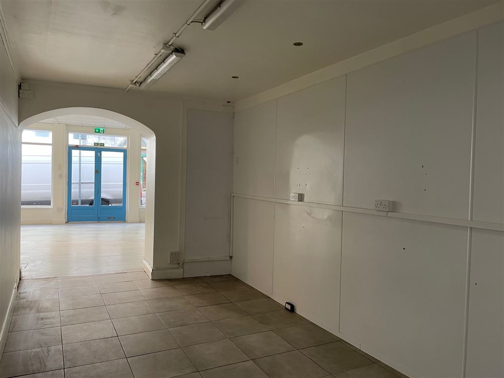 Ground Floor Retail Premises, 3 Middle Street, Galway City