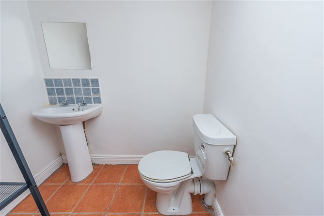 https://photos-a.propertyimages.ie/media/3/6/8/4962863/5ffcc764-7f9a-4869-903b-431574211629_l.jpg