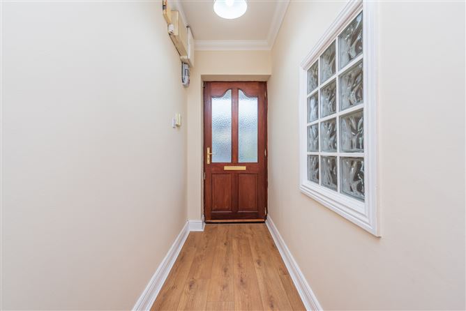 https://photos-a.propertyimages.ie/media/3/6/8/4962863/5ffcc764-7f9a-4869-903b-431574211629_l.jpg
