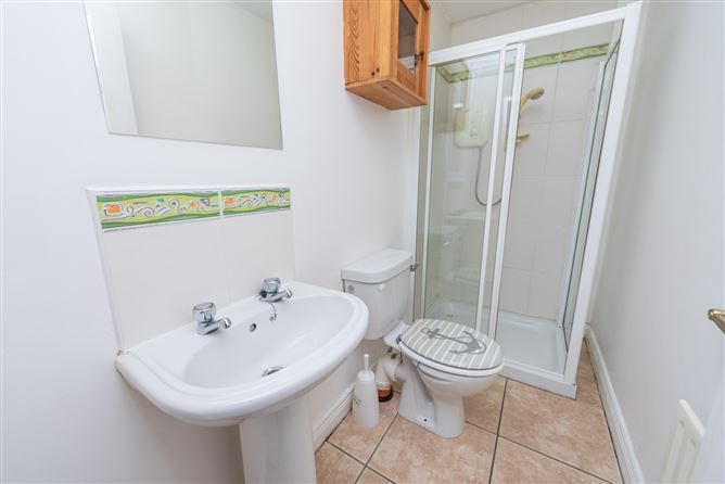 https://photos-a.propertyimages.ie/media/3/6/8/4962863/5ffcc764-7f9a-4869-903b-431574211629_l.jpg