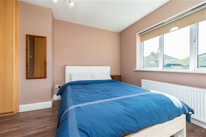 https://photos-a.propertyimages.ie/media/3/7/1/4941173/5e49ee23-43b1-41d7-8e52-056937795188_l.jpg