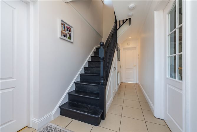 https://photos-a.propertyimages.ie/media/3/7/1/4941173/5e49ee23-43b1-41d7-8e52-056937795188_l.jpg
