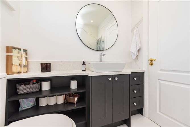 https://photos-a.propertyimages.ie/media/3/7/1/4941173/5e49ee23-43b1-41d7-8e52-056937795188_l.jpg