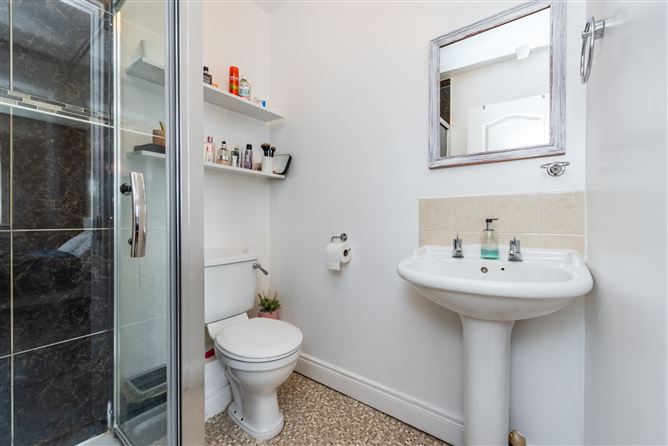https://photos-a.propertyimages.ie/media/3/7/1/4941173/5e49ee23-43b1-41d7-8e52-056937795188_l.jpg
