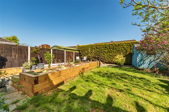 https://photos-a.propertyimages.ie/media/3/7/1/4941173/5e49ee23-43b1-41d7-8e52-056937795188_l.jpg