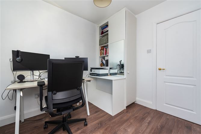 https://photos-a.propertyimages.ie/media/3/7/1/4941173/5e49ee23-43b1-41d7-8e52-056937795188_l.jpg