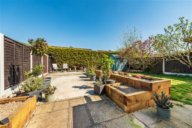https://photos-a.propertyimages.ie/media/3/7/1/4941173/5e49ee23-43b1-41d7-8e52-056937795188_l.jpg