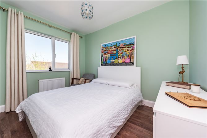 https://photos-a.propertyimages.ie/media/3/7/1/4941173/5e49ee23-43b1-41d7-8e52-056937795188_l.jpg