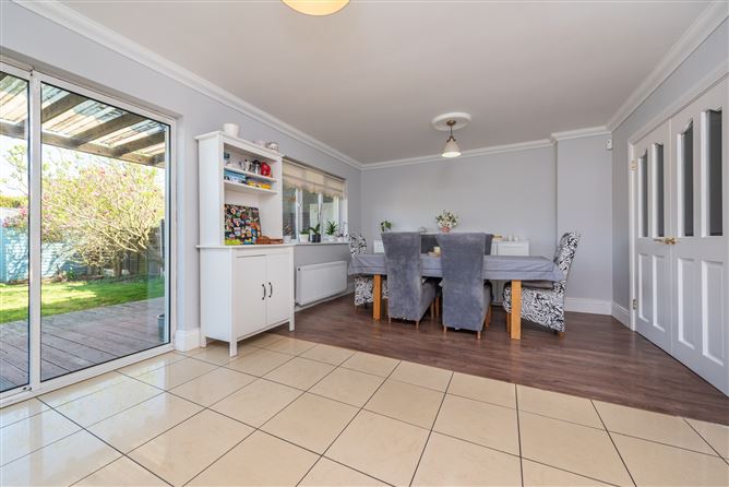 https://photos-a.propertyimages.ie/media/3/7/1/4941173/5e49ee23-43b1-41d7-8e52-056937795188_l.jpg