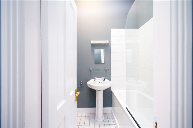 Apt 2 Sarsfield Court , Ballyfermot,   Dublin 10