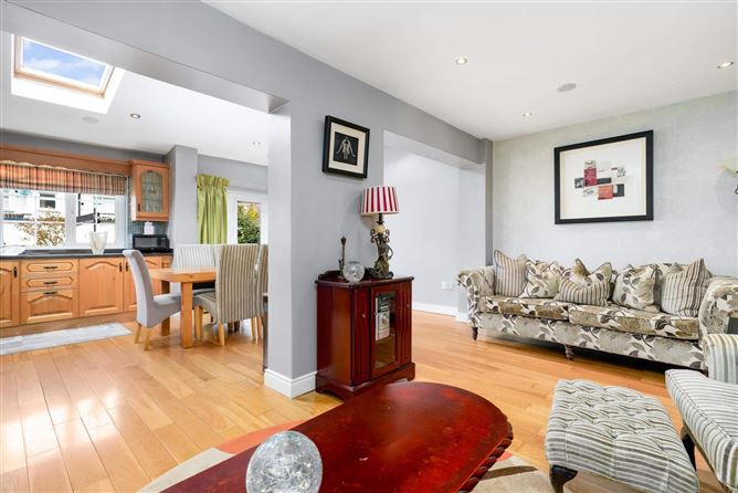 Photo 10 of 32 — 9 Hillcrest Avenue, Lucan, Co. Dublin