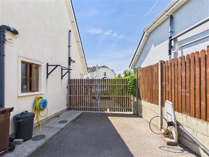 Photo 21 of 25 — 33 Milford Park, Ballinabrannagh, Carlow, County Carlow