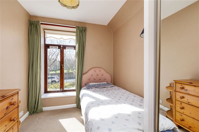 25 Crescent House, Marino Crescent, Clontarf, Dublin 3