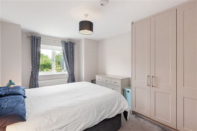 https://photos-a.propertyimages.ie/media/3/7/5/5000573/e9179639-dd93-4277-950e-8b92f47bfbc2_l.jpg