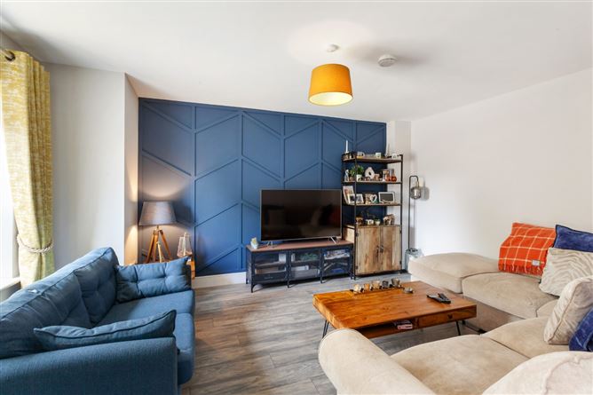 https://photos-a.propertyimages.ie/media/3/7/5/5000573/e9179639-dd93-4277-950e-8b92f47bfbc2_l.jpg