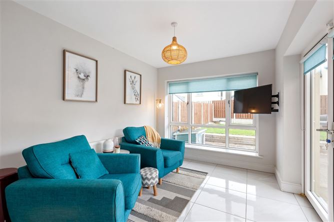 https://photos-a.propertyimages.ie/media/3/7/5/5000573/e9179639-dd93-4277-950e-8b92f47bfbc2_l.jpg