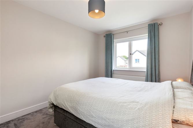 https://photos-a.propertyimages.ie/media/3/7/5/5000573/e9179639-dd93-4277-950e-8b92f47bfbc2_l.jpg