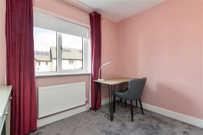 https://photos-a.propertyimages.ie/media/3/7/5/5000573/e9179639-dd93-4277-950e-8b92f47bfbc2_l.jpg