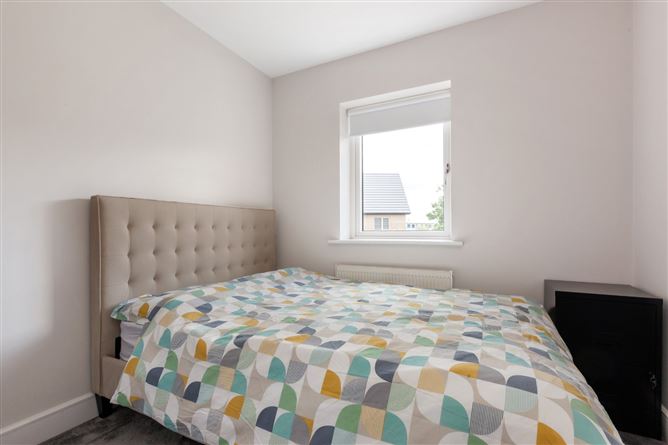 https://photos-a.propertyimages.ie/media/3/7/5/5000573/e9179639-dd93-4277-950e-8b92f47bfbc2_l.jpg