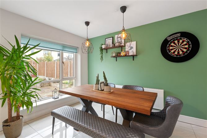 https://photos-a.propertyimages.ie/media/3/7/5/5000573/e9179639-dd93-4277-950e-8b92f47bfbc2_l.jpg