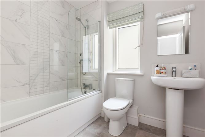https://photos-a.propertyimages.ie/media/3/7/5/5000573/e9179639-dd93-4277-950e-8b92f47bfbc2_l.jpg