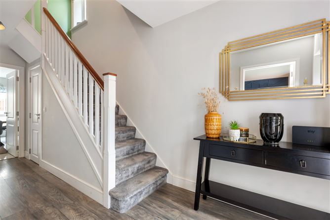 https://photos-a.propertyimages.ie/media/3/7/5/5000573/e9179639-dd93-4277-950e-8b92f47bfbc2_l.jpg