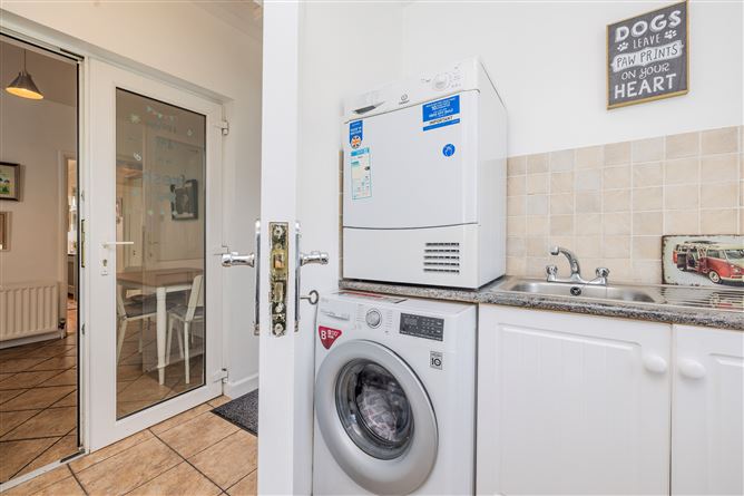 https://photos-a.propertyimages.ie/media/3/7/5/5002573/5252d1e1-d3c2-4075-8fa6-a8d30cdd987a_l.jpg