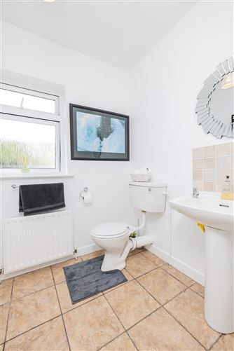 https://photos-a.propertyimages.ie/media/3/7/5/5002573/5252d1e1-d3c2-4075-8fa6-a8d30cdd987a_l.jpg