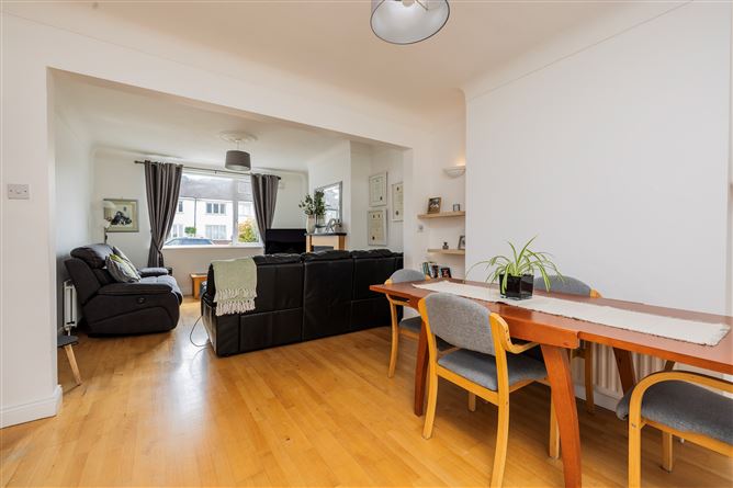 https://photos-a.propertyimages.ie/media/3/7/5/5002573/5252d1e1-d3c2-4075-8fa6-a8d30cdd987a_l.jpg
