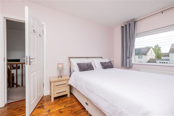 https://photos-a.propertyimages.ie/media/3/7/5/5002573/5252d1e1-d3c2-4075-8fa6-a8d30cdd987a_l.jpg