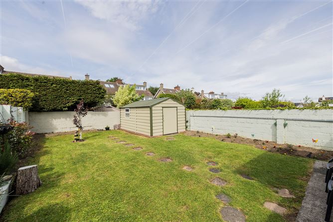 https://photos-a.propertyimages.ie/media/3/7/5/5002573/5252d1e1-d3c2-4075-8fa6-a8d30cdd987a_l.jpg