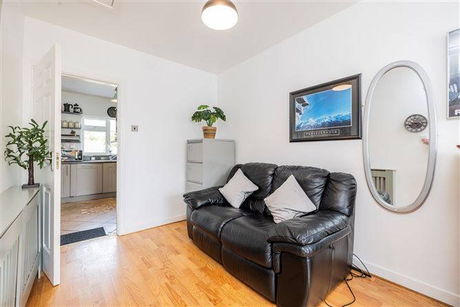 https://photos-a.propertyimages.ie/media/3/7/5/5002573/5252d1e1-d3c2-4075-8fa6-a8d30cdd987a_l.jpg