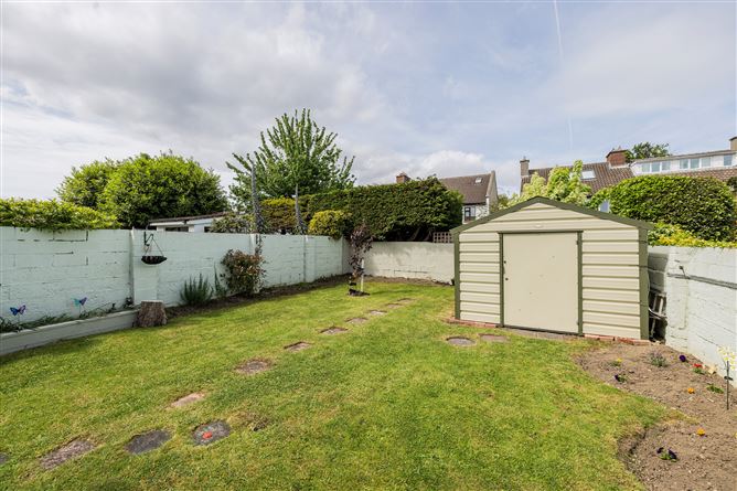 https://photos-a.propertyimages.ie/media/3/7/5/5002573/5252d1e1-d3c2-4075-8fa6-a8d30cdd987a_l.jpg