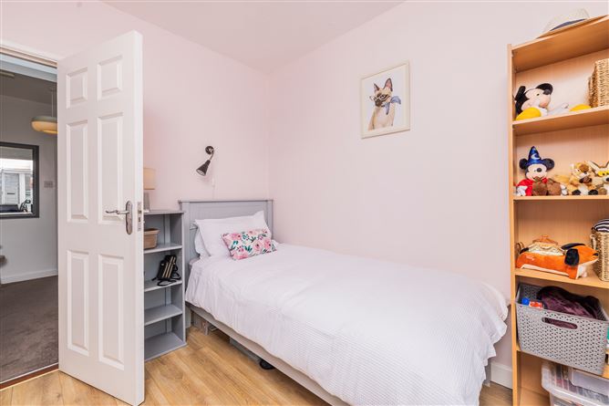 https://photos-a.propertyimages.ie/media/3/7/5/5002573/5252d1e1-d3c2-4075-8fa6-a8d30cdd987a_l.jpg