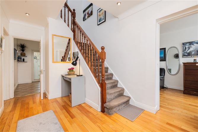 https://photos-a.propertyimages.ie/media/3/7/5/5002573/5252d1e1-d3c2-4075-8fa6-a8d30cdd987a_l.jpg